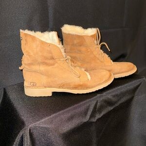 Genuine Ugg Quincy boots size 10